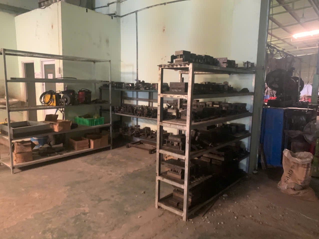 Finished-goods storage area at An Thanh Technology, a DEWIN-verified Vietnamese supplier facility