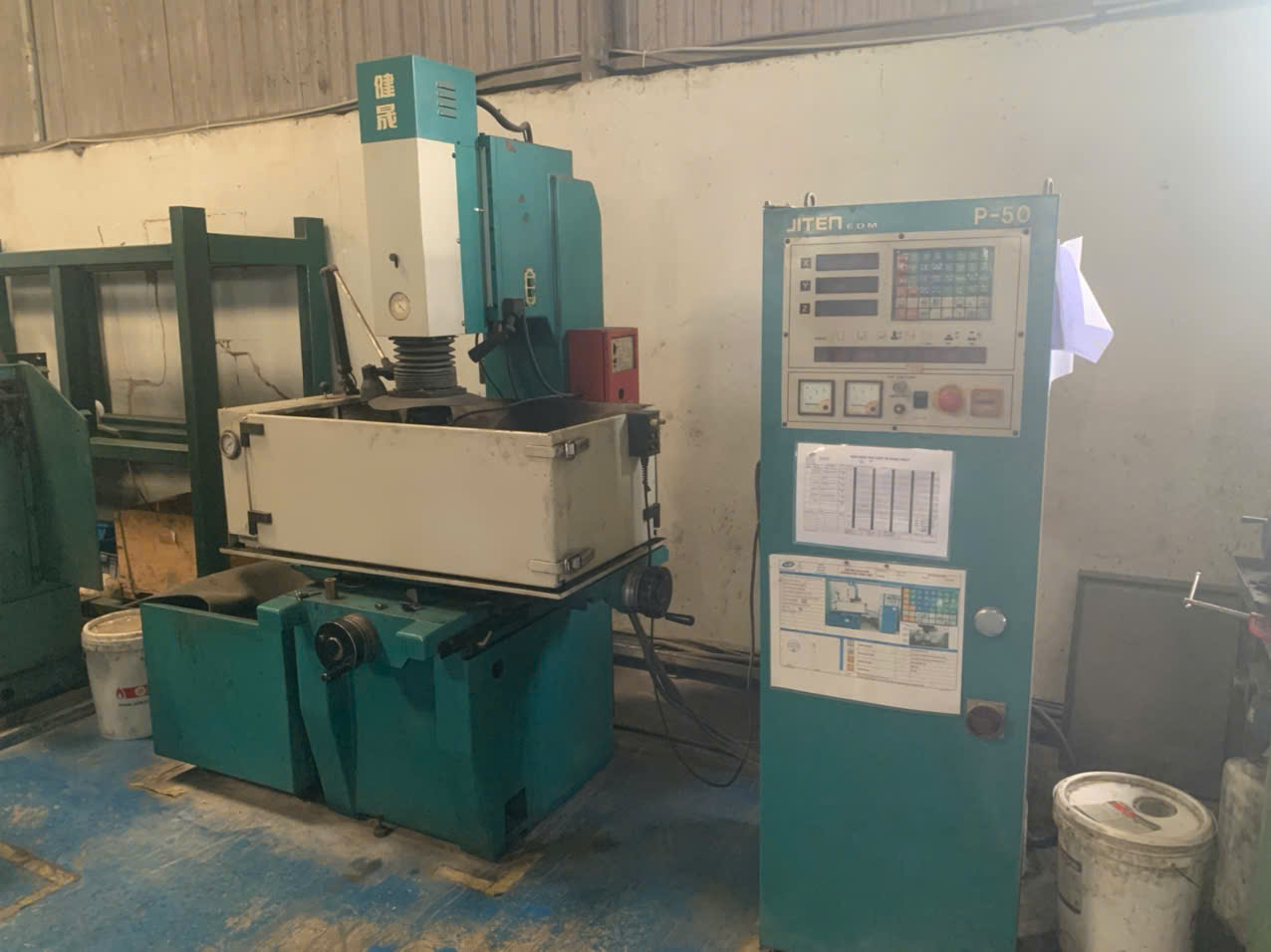 CNC milling machine on the floor of a DEWIN-verified Vietnamese supplier facility