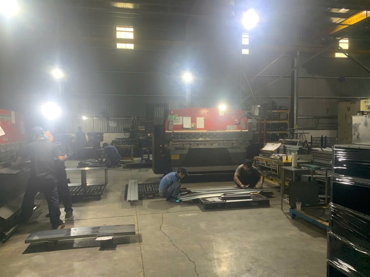 Precision Manufacturing Guide: Multi-Axis CNC, Forging, and Supplier ...