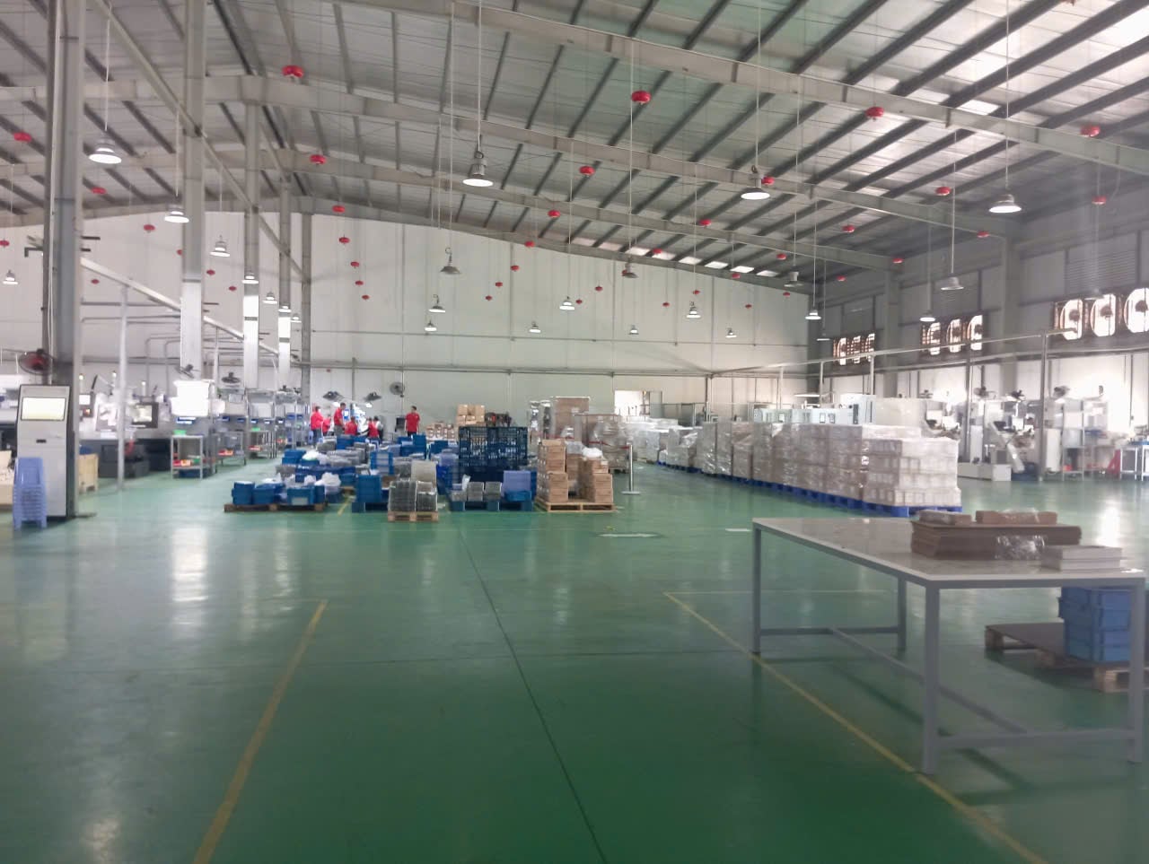 Production floor at Changzhi, a DEWIN-verified Vietnamese supplier facility