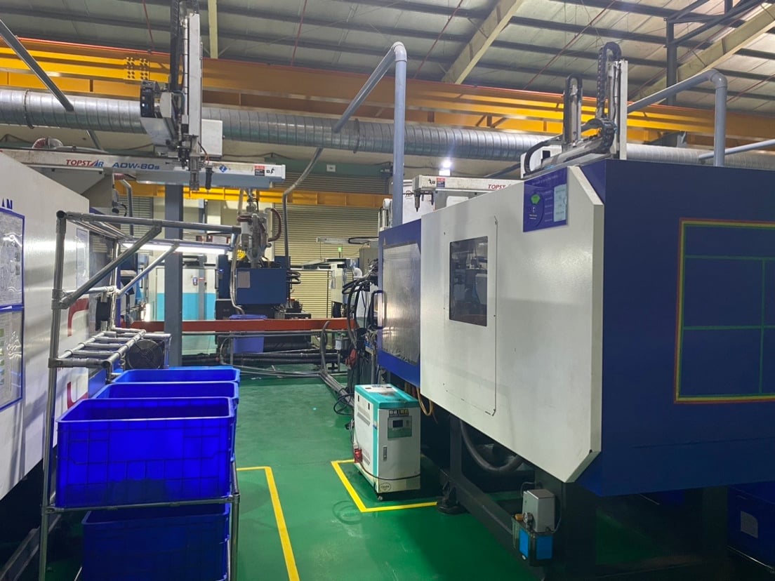 Injection moulding machine at Kahong - Photo, a DEWIN-verified Vietnamese supplier facility