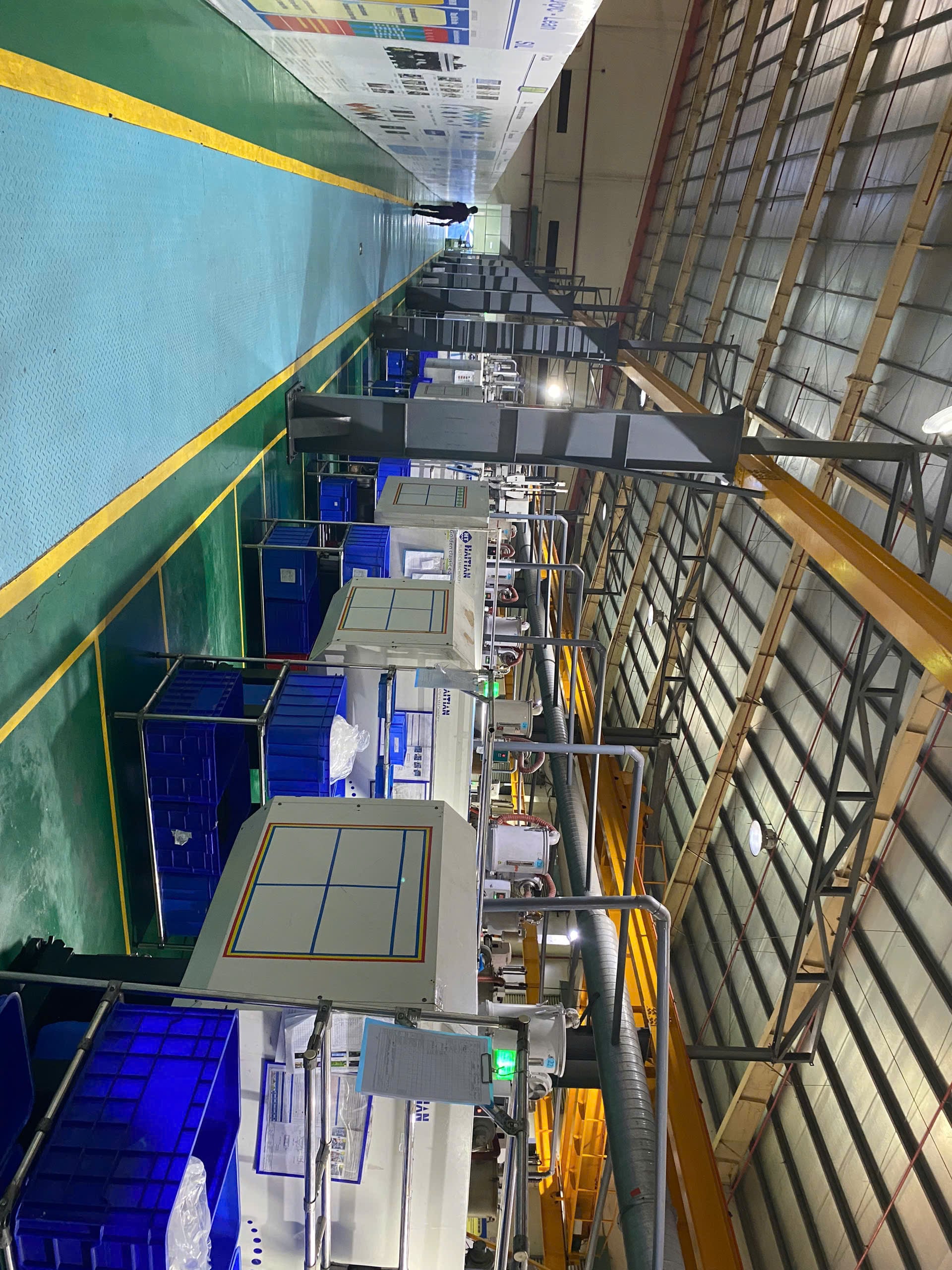 Injection moulding machine at Kahong, a DEWIN-verified Vietnamese supplier facility