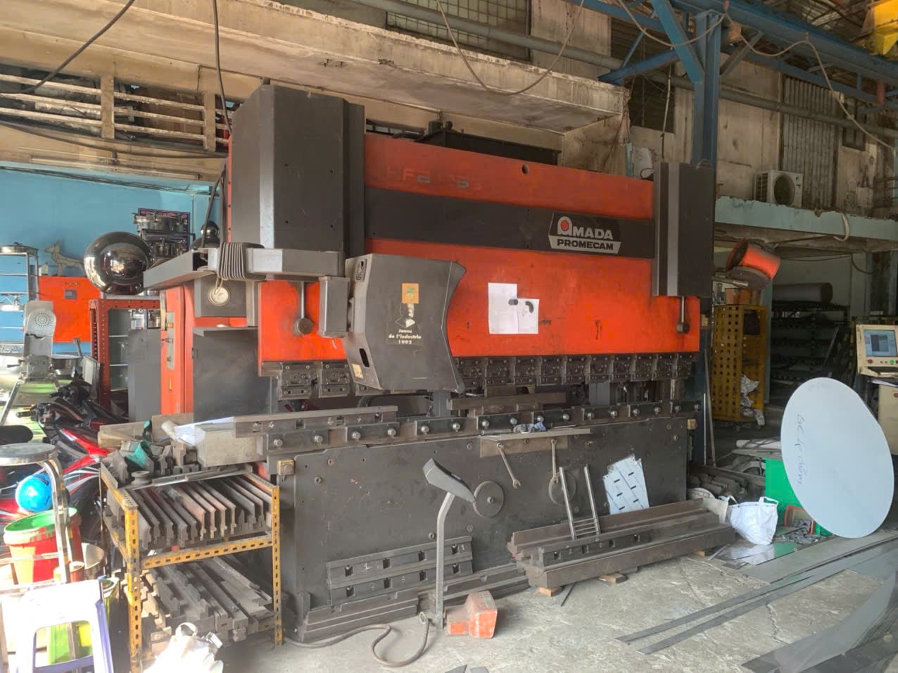 Press brake forming sheet metal at Hung Phat Mechanical Production, a DEWIN-verified Vietnamese supplier facility