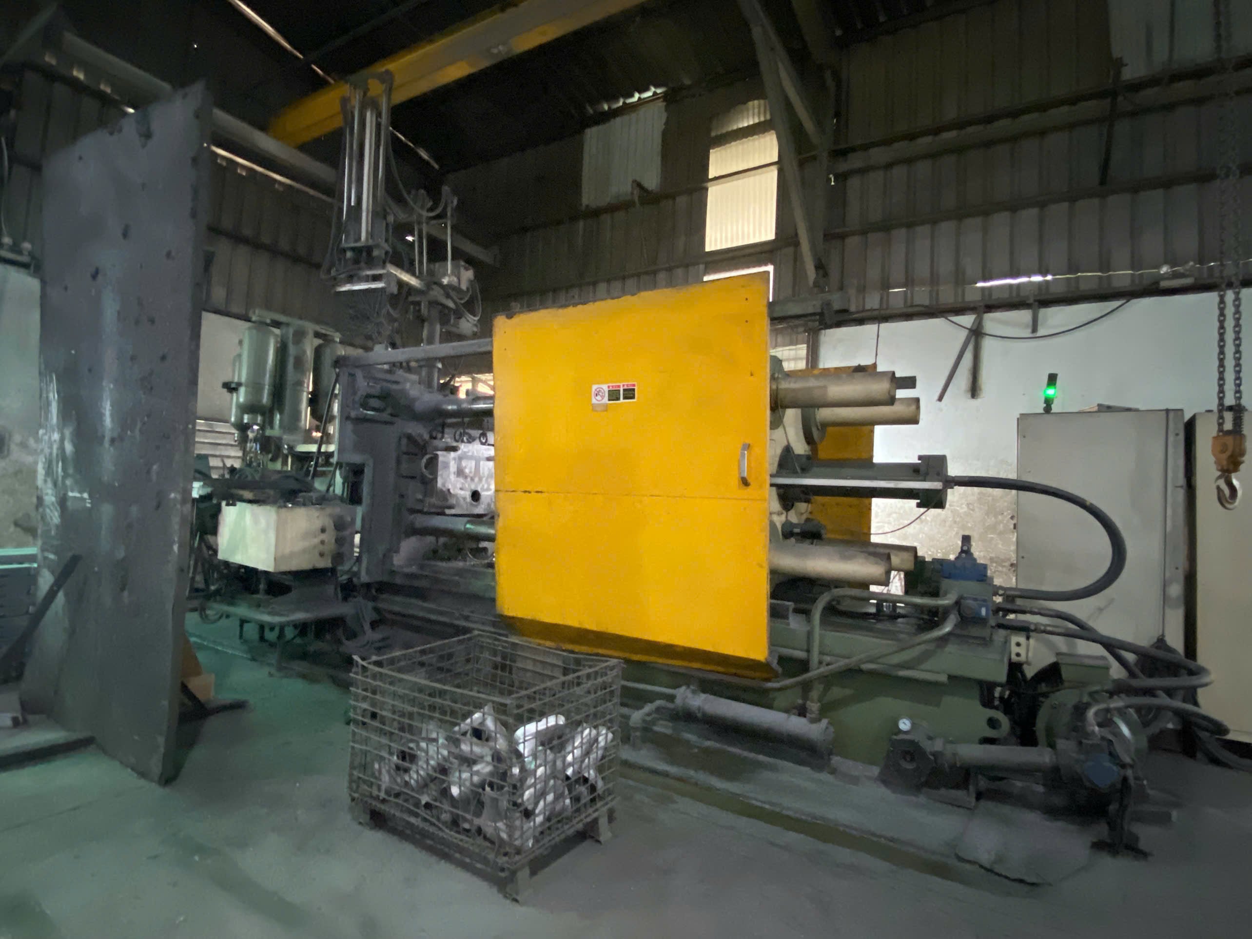 Die casting machine at Ontops Industry, a DEWIN-verified Vietnamese supplier facility