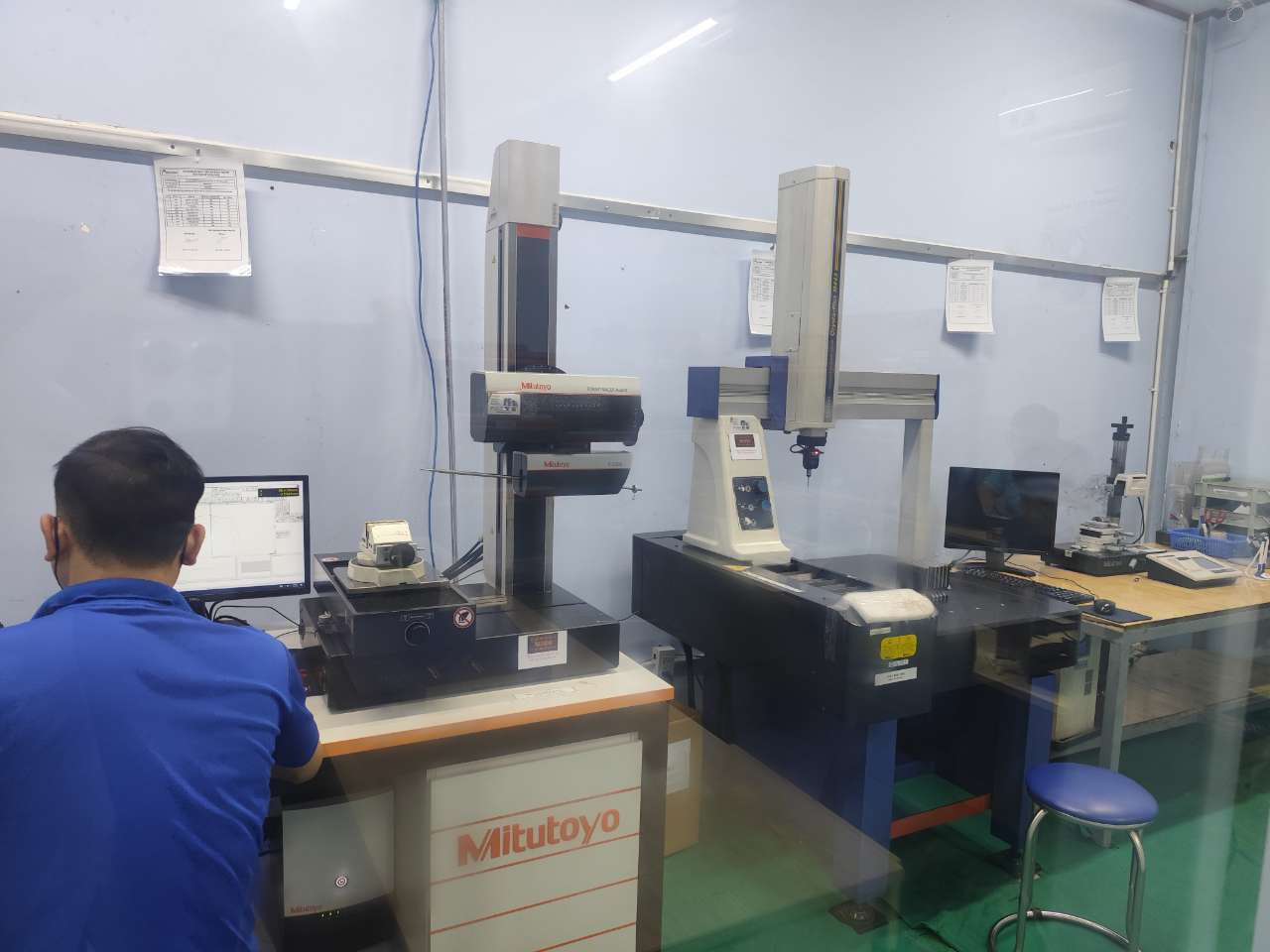 Coordinate measuring machine measuring a first-article part at a DEWIN-verified Vietnamese supplier facility