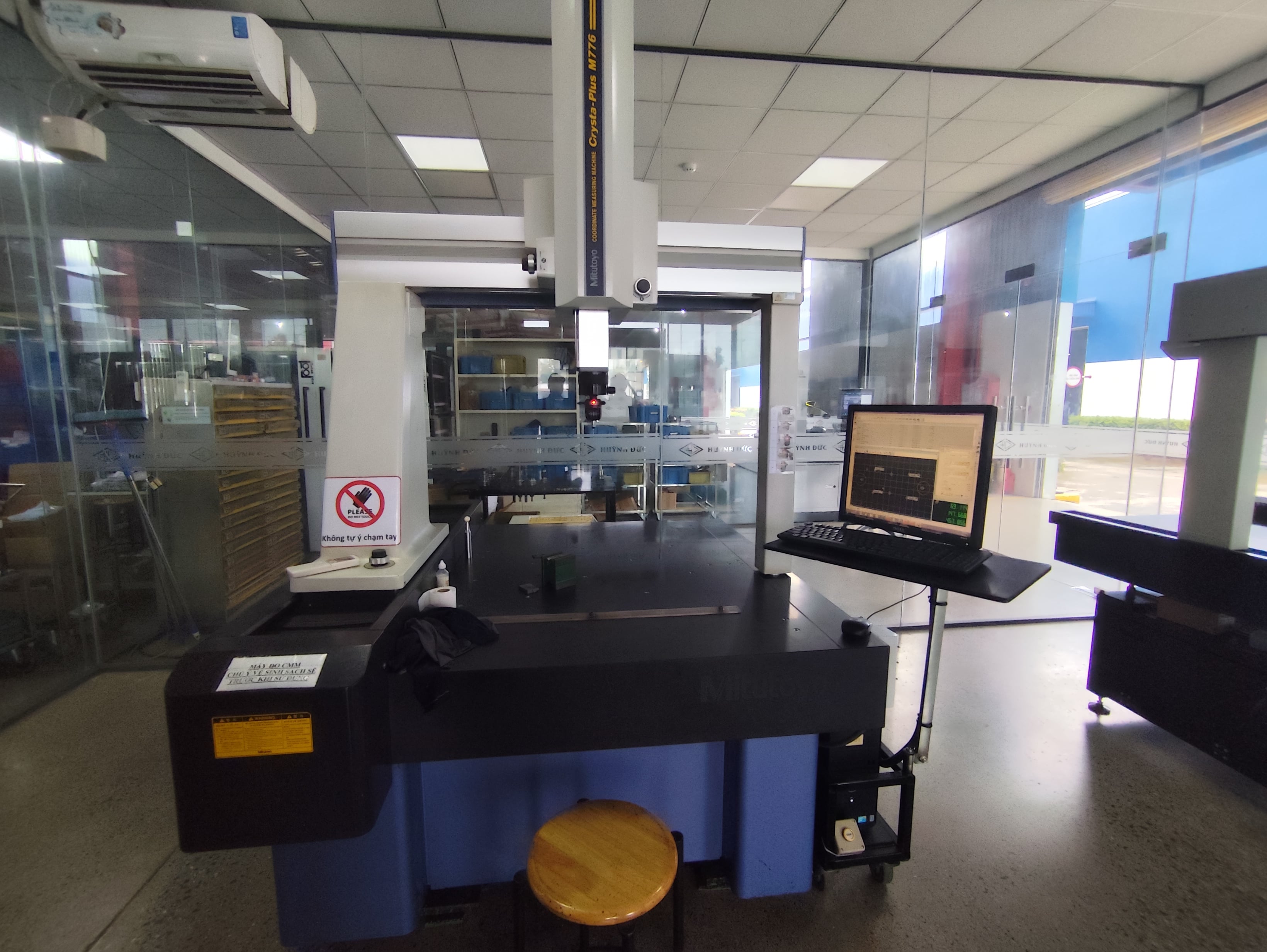 Coordinate measuring machine used for dimensional inspection at Huynh Duc Production Trading Services, a DEWIN-verified Vietnamese supplier facility