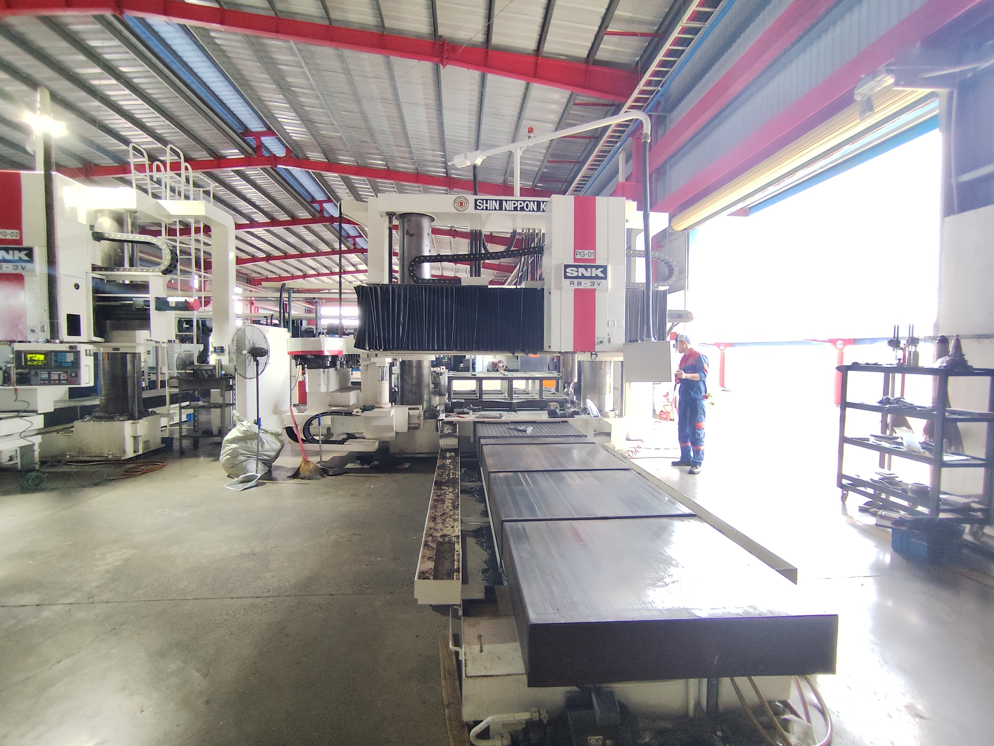 CNC milling machine cutting a part at Huynh Duc Production Trading Services, a DEWIN-verified Vietnamese supplier facility