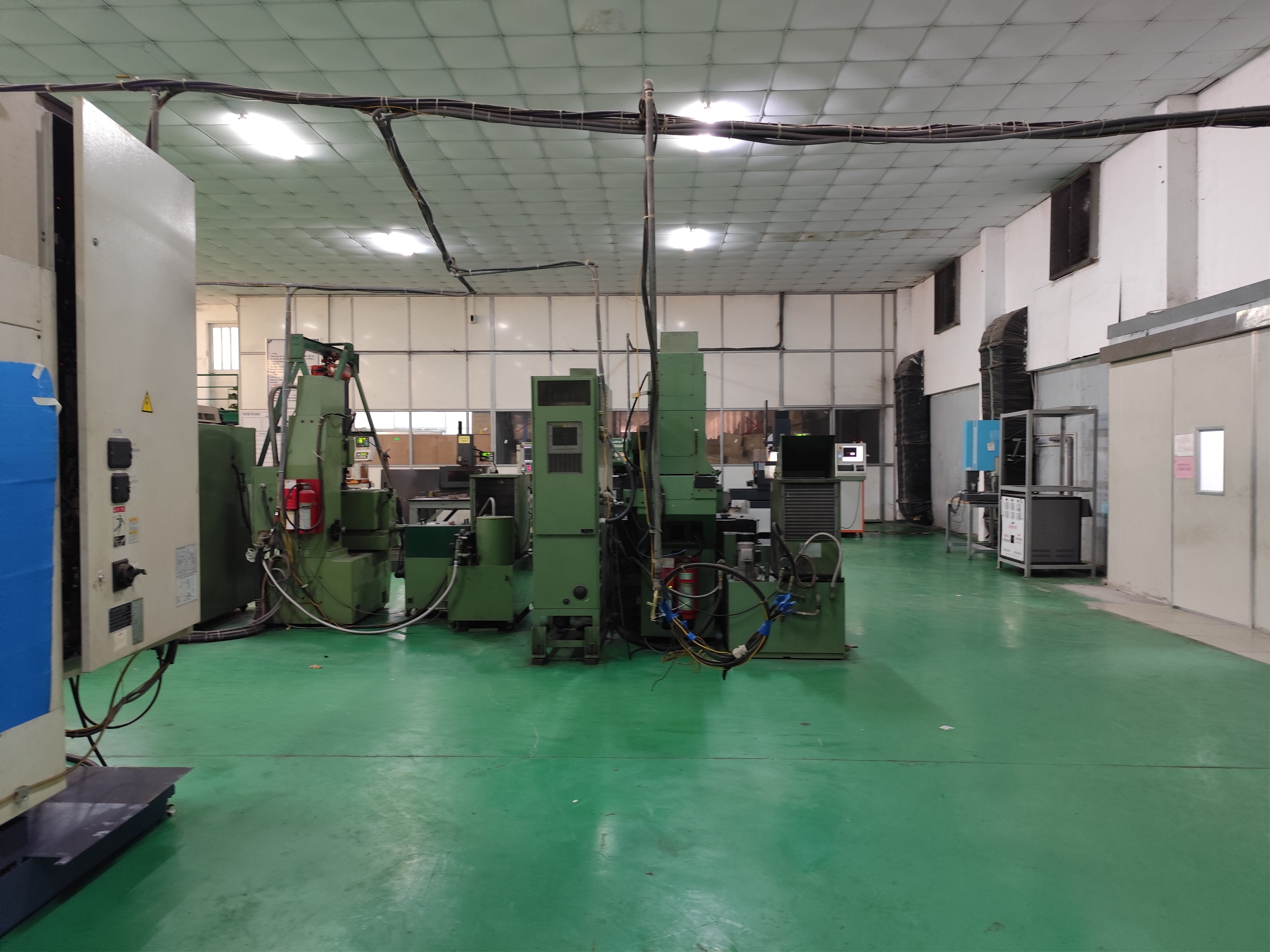 CNC milling machine cutting a part at Bien Hoa Scm, a DEWIN-verified Vietnamese supplier facility