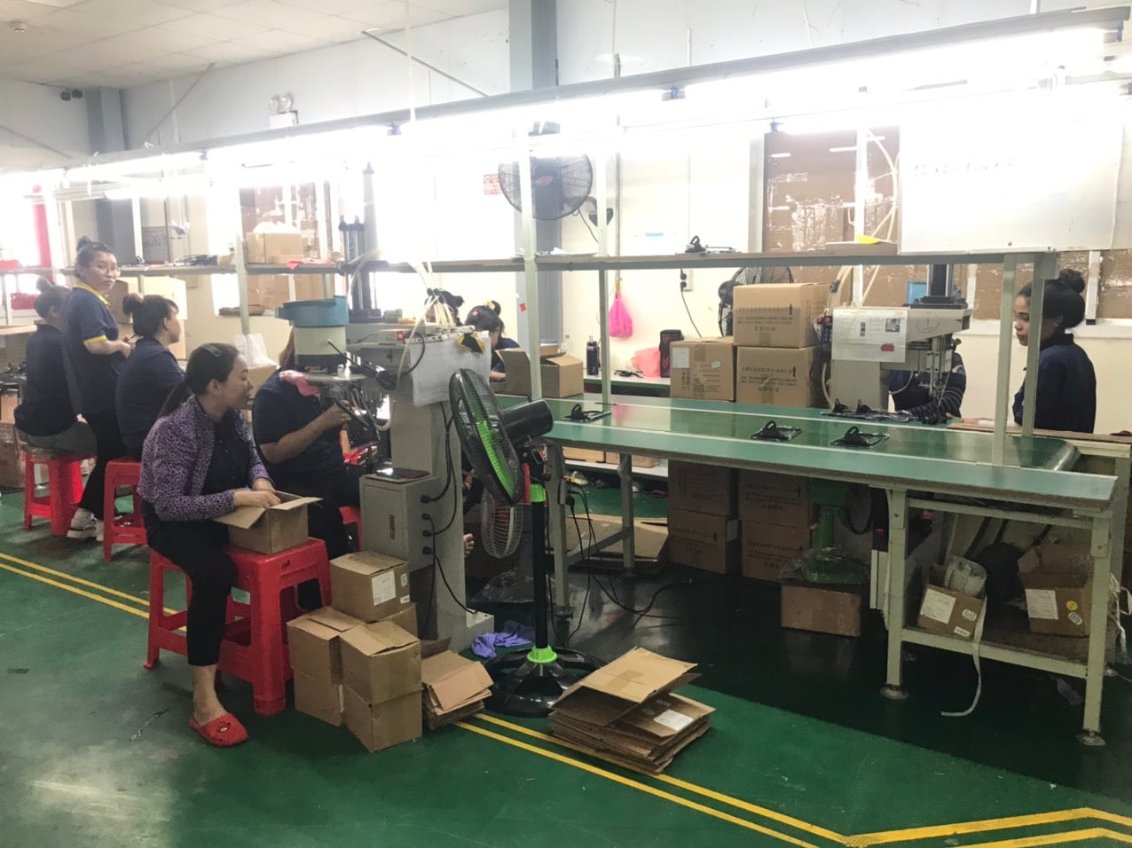 Finished-goods storage area at Jinjue Hardware & plastic Company, a DEWIN-verified Vietnamese supplier facility