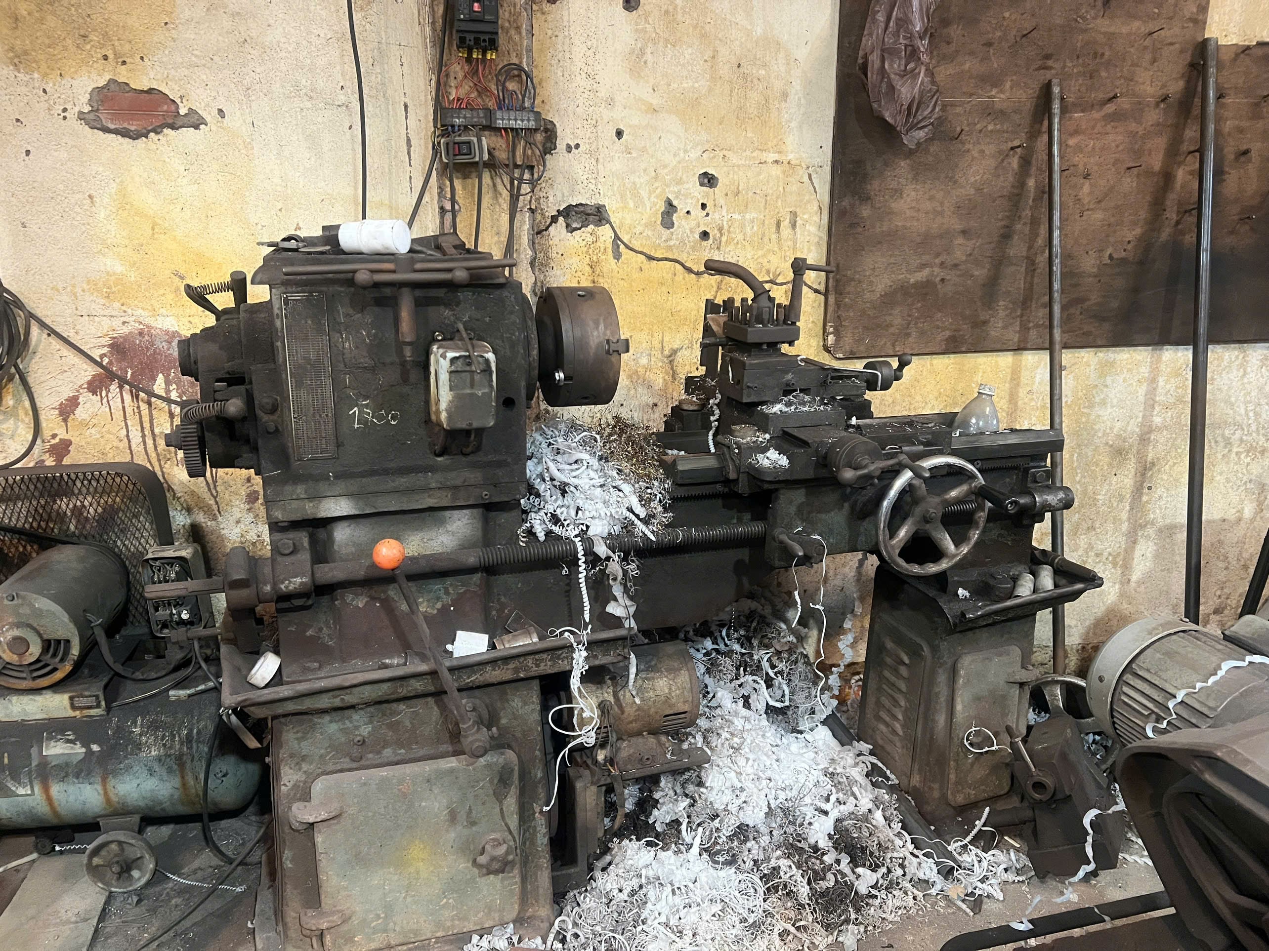 CNC lathe in production at Hoang Thinh Mechanical Production, a DEWIN-verified Vietnamese supplier facility